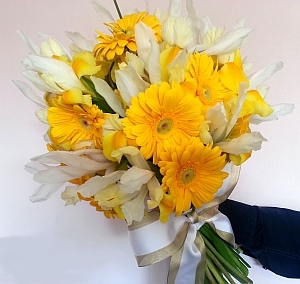 Bouquet of gerberas and iris with bow-knot