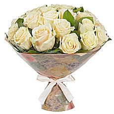 Bouquet of cream roses